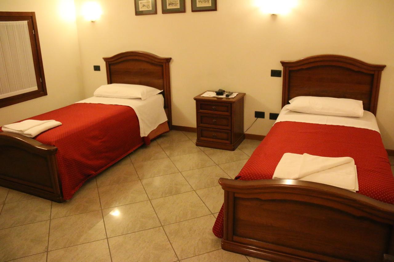 Hotel Ristorante Regina Mozzanica Quarto foto